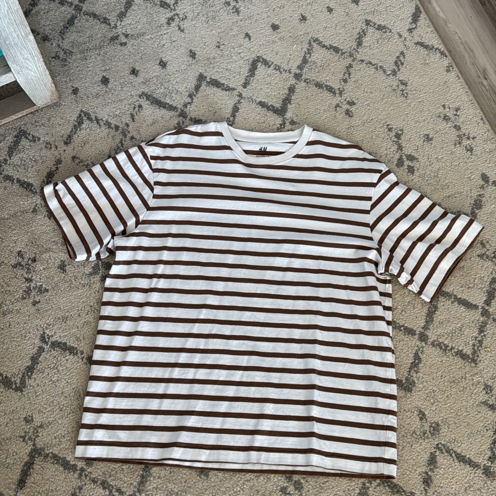 H&M Men's White and Brown Striped Tee